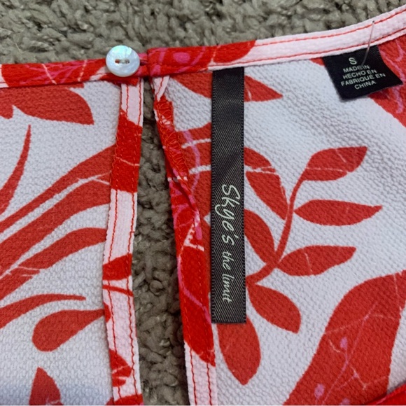 Skye’s the Limit Asymmetrical Hem Sleeveless Top Small - Picture 4 of 7